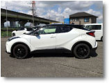 TOYOTA C-HR HYBRIDサイド