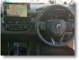 TOYOTA　COROLLA TOURING HYBRID運転席